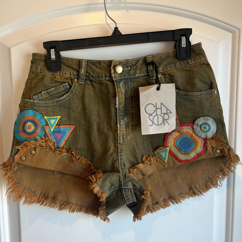 NWT Chaser Boho Geometric Patchwork Frayed Denim Olive / Bronze Shorts - Size 28